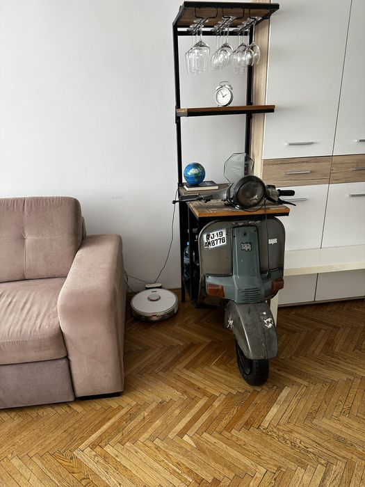 Bar decorativ Vespa Mobexpert, cu suport pentru vin și pahare