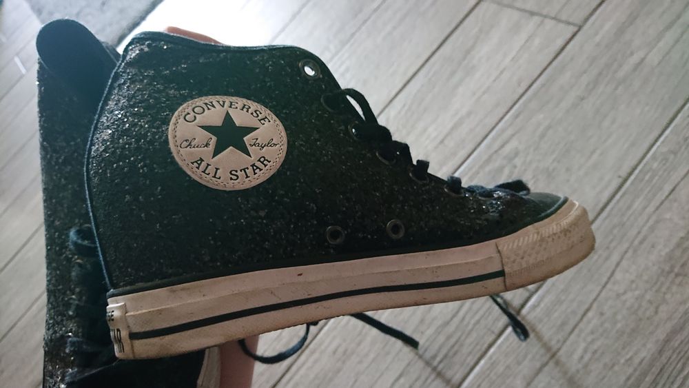 Converse cu platforma ascunsă