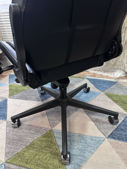 Продам игровой стул в отличном состоянии