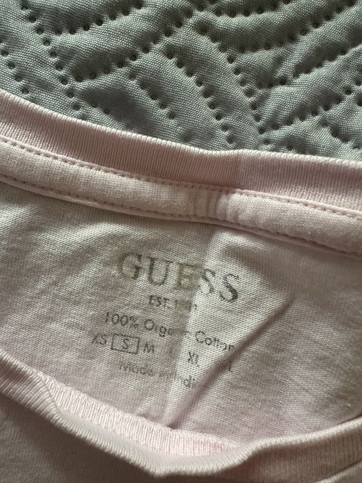Тениска Guess.