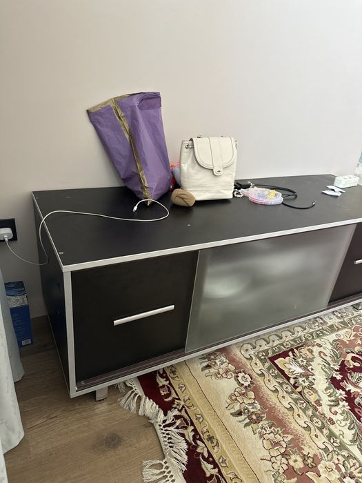 Комот под телевизор