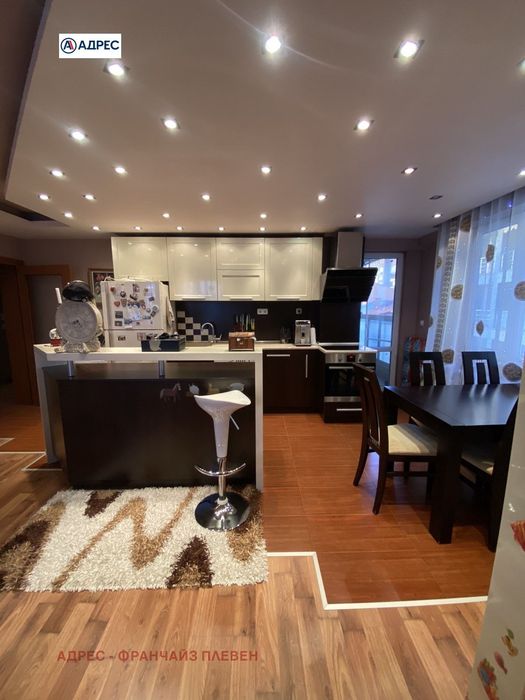 Продава се Тристаен апартамент в Враца, Река Лева - 100 кв.м за 2040 €/кв.м - Снимка #2