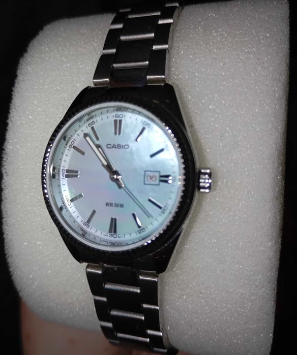 Часовник дамски Casio LTP-1302DS-2AVDF. Циферблат от седеф.