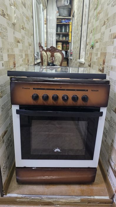Электроплита + Вытяжка. Всё работет. 3-года использоваль.