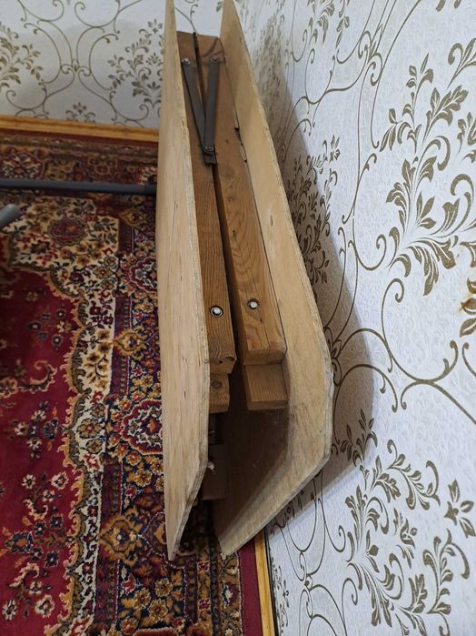 Стол  напольный низкий