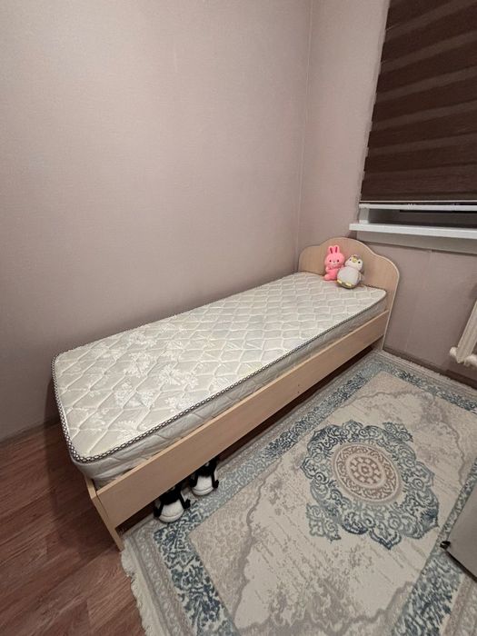 Продам  кровать  1 сп.с матрасом, в отличном состоянии