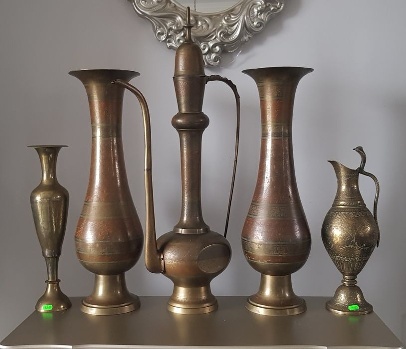 Carafa/vază  veche indiana din alamă