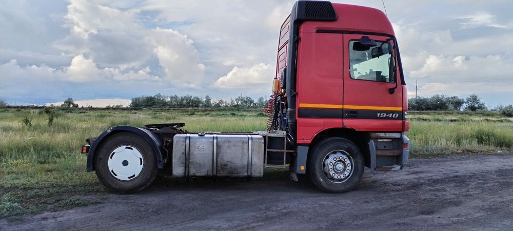 Тягач мерседес  .