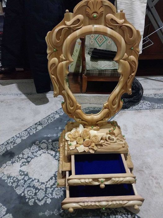 Qo'l mehnati ko'zgu (oyna)