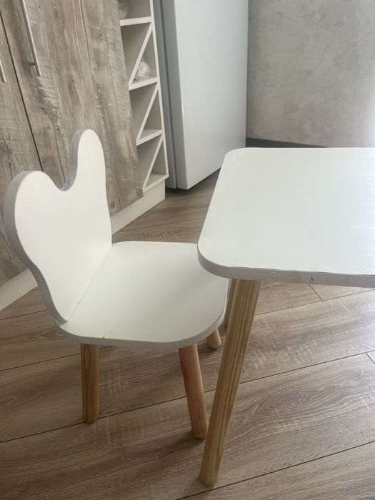 Детский стол в хорошем состояний