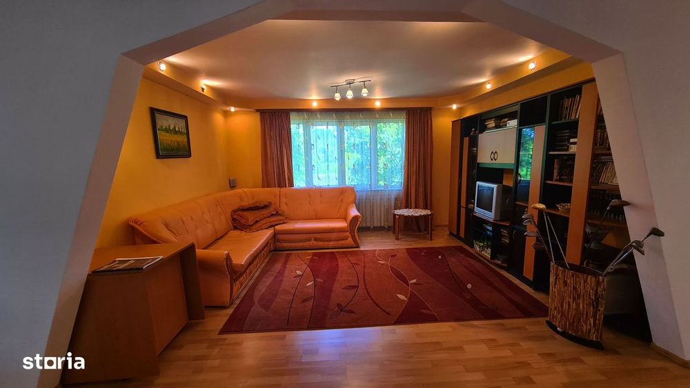 Casă de vânzare în Curtea de Argeș.