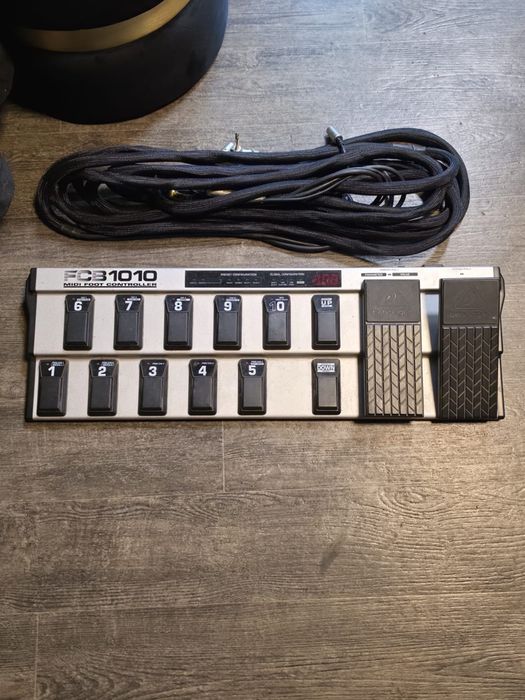 Controller / Pedalier MIDI Behringer FCB1010 + Cabluri incluse – Stare Foarte Bună