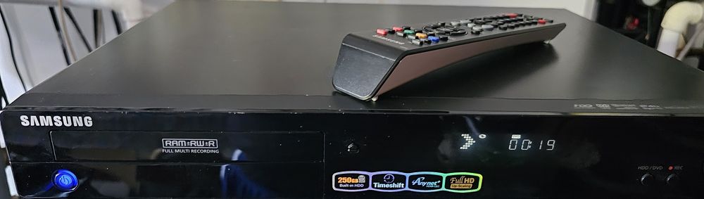 Vând dvd recorder Samsung HR775