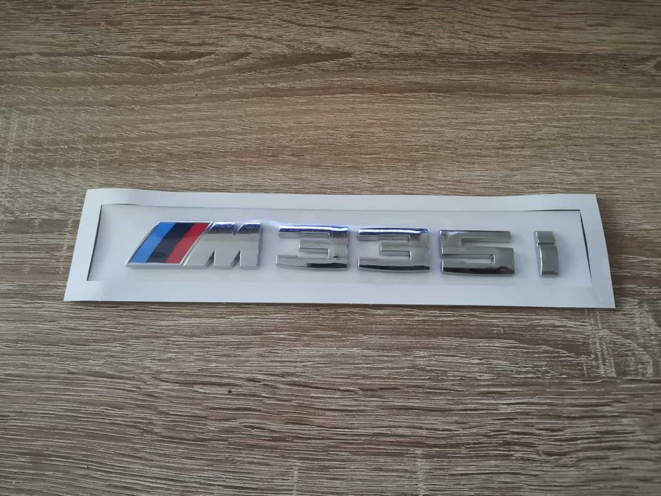 BMW М335i сребрист гланц емблема