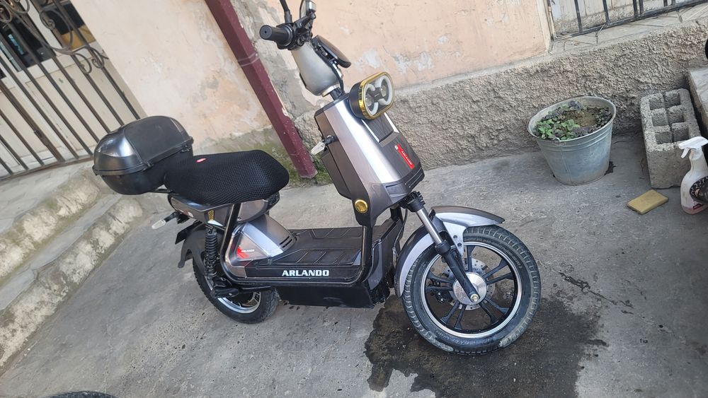 Skutr sotiladi 72 w 120 amper
