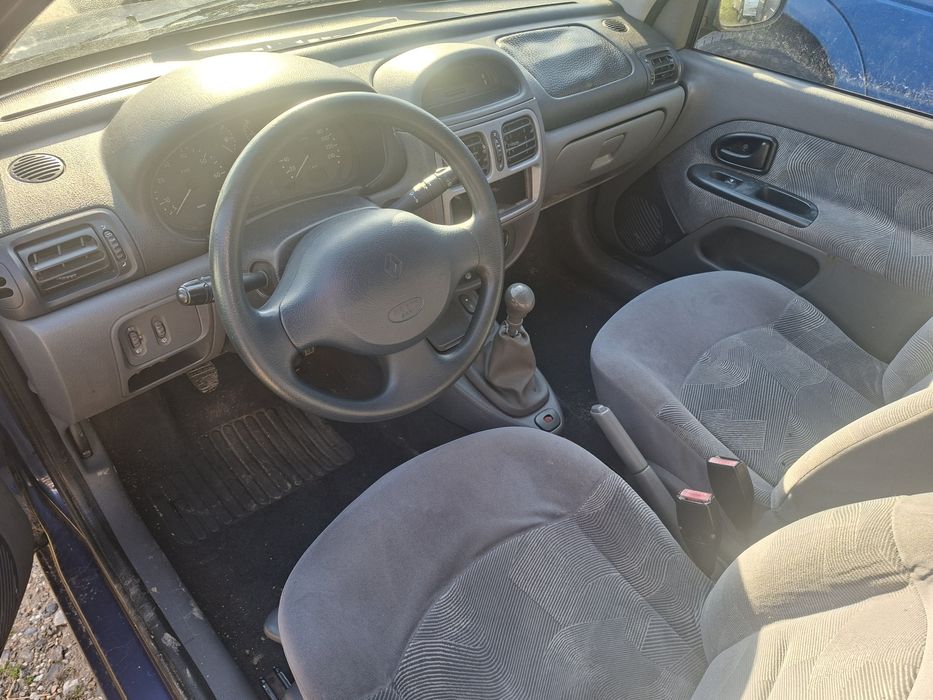 Рено Клио 1.2 бензин 2000г.