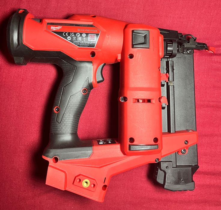 Milwaukee M18 FN18GS