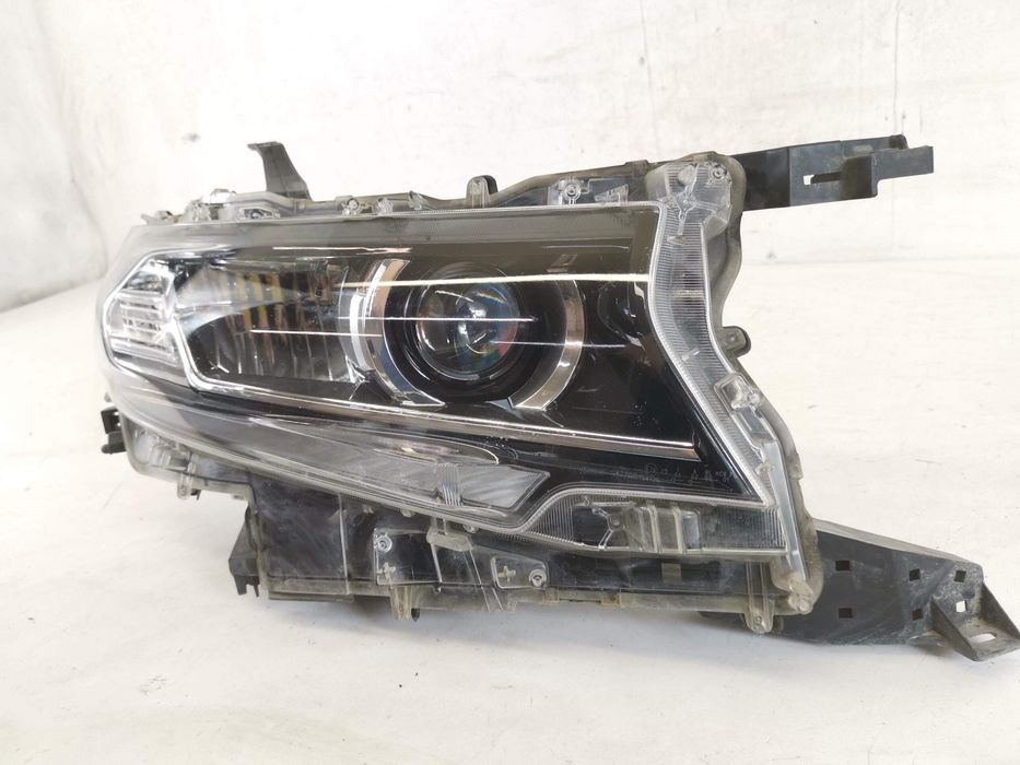 Десен фар Full Led Адаптивен Тойота Ланд Крузер / Toyota Land Cruiser