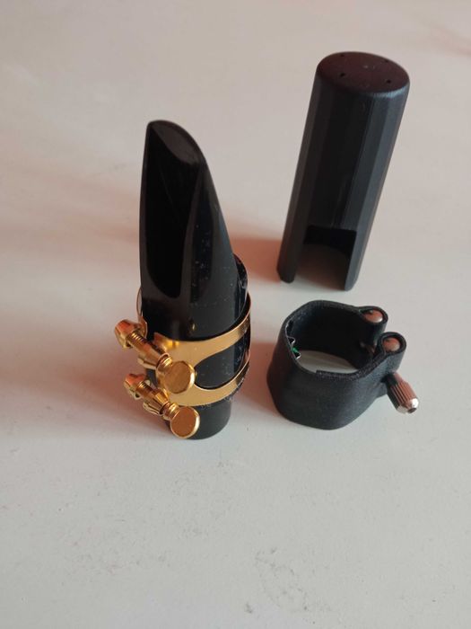 Гривни каишки мущук за тенор саксофон.