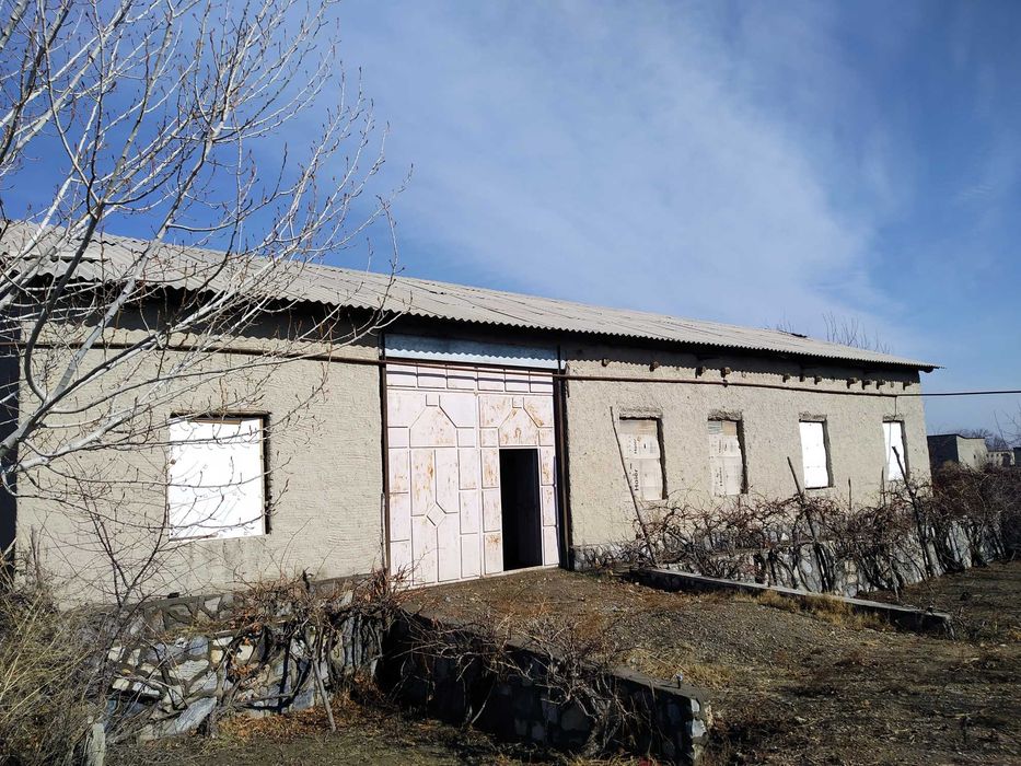 Uy sotiladi tez va arzon! Narxini kelishamiz yana