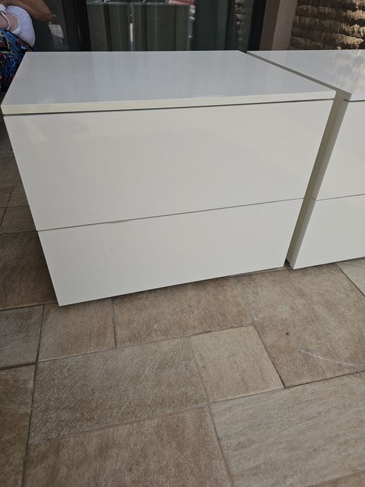 Vand Pat cu saltea inclusa 200x160 sunt noi  plus 2 noptiere in stare buna