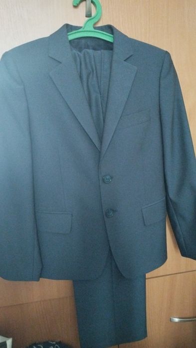 Продам школьный костюм