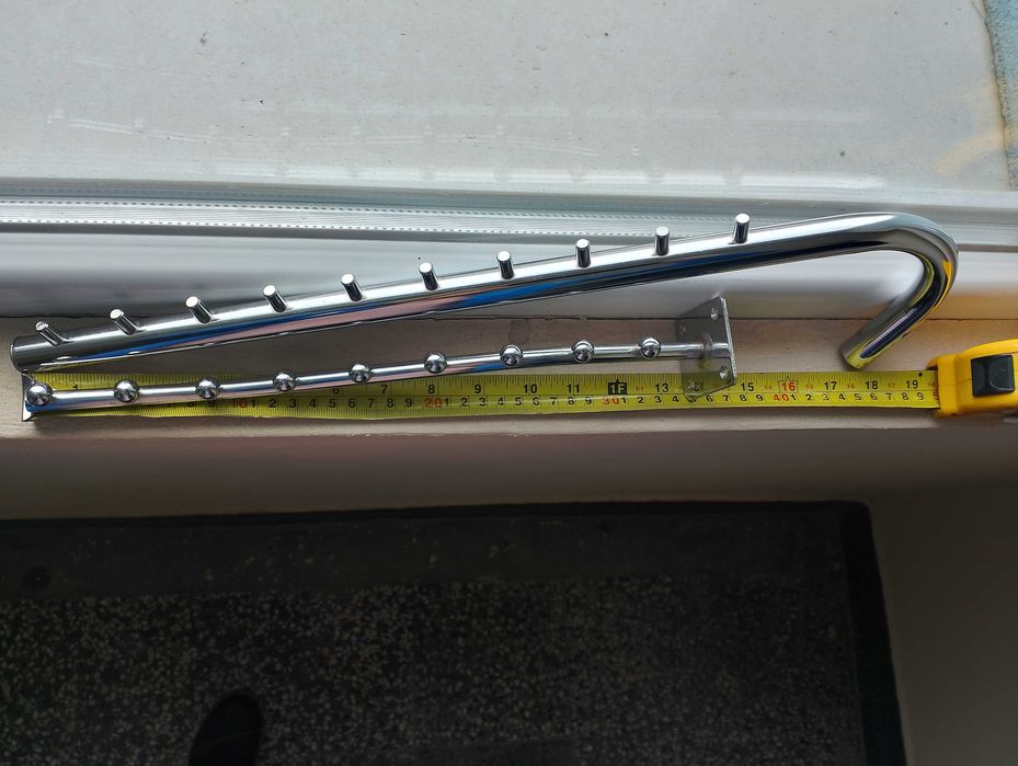 Чисто нови закачалки за стена с 9  пъпки - цената е за един брой