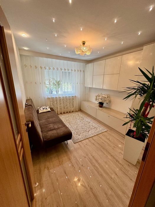 Apartament cu 3 camere+garaj auto