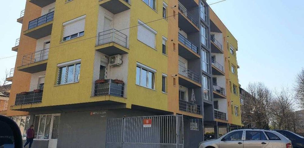 Proprietar vand apart 3 camere decomandat zona Podgoria-Atrium Mall