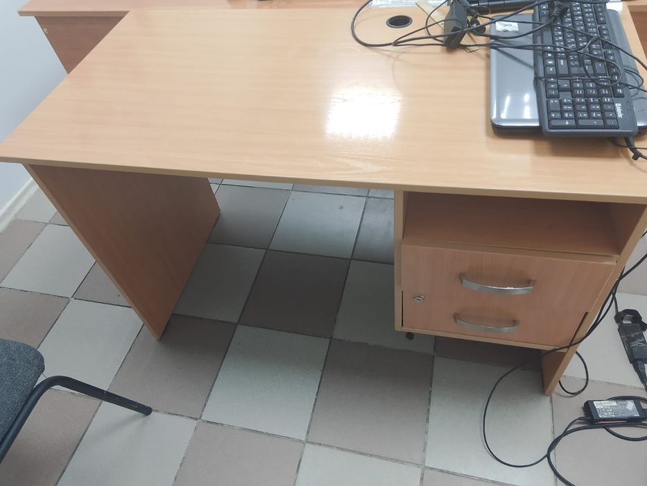 Продам письменные столы