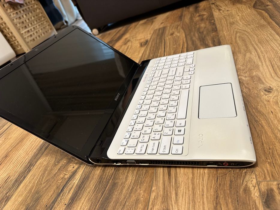 Sony VAIO 2012 1360 x 768