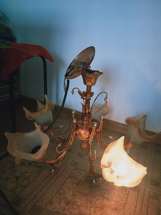 Люстра  потолочная.