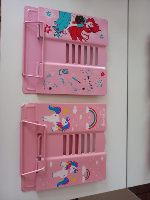 Продам книги и поставки для книг.