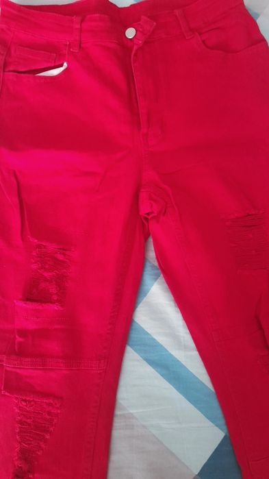 Blugi rupți roşii elastici