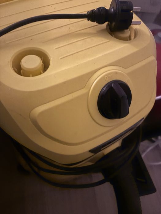 Aspirator Karcher capacitate 15 L