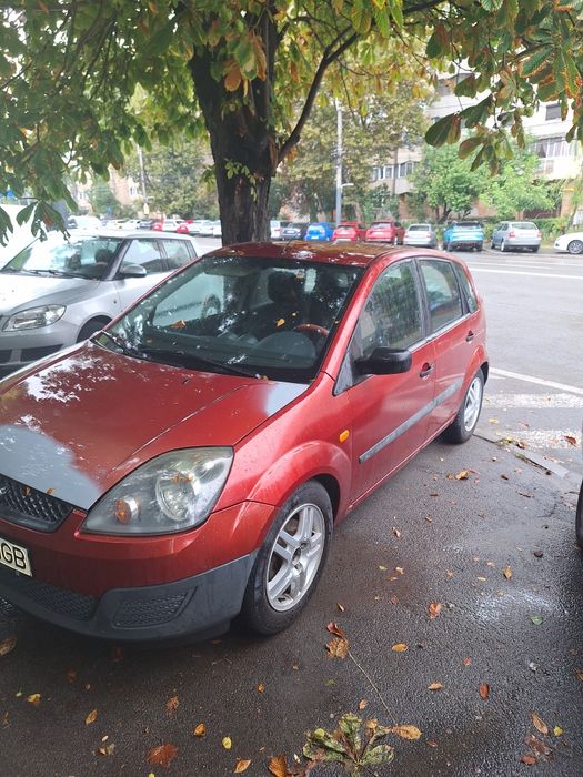 Vând Ford Fiesta