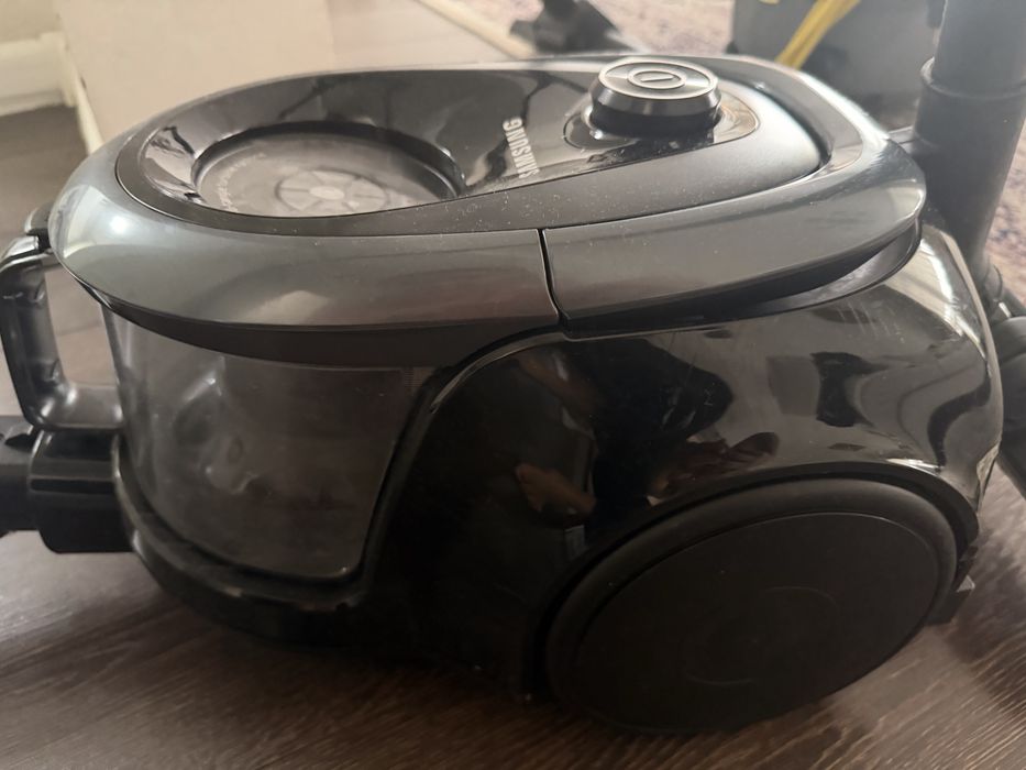 Пылесос Samsung VC18M21COVR