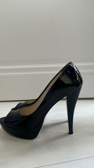 Продаются туфли и ботильоны