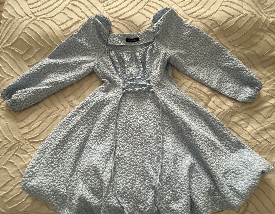 Продаю платье с завясками в переди на рост 160