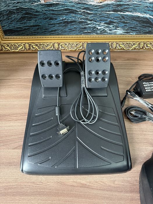 Продам игровой руль Logitech Driving Force GT
