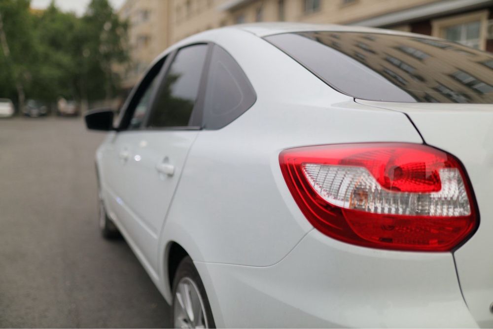 Lada Granta 2023 лифтбек