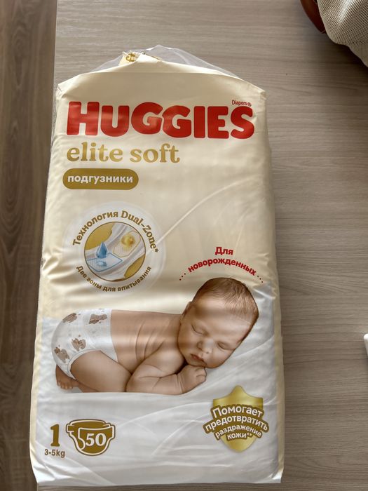 продам памперсы Huggies