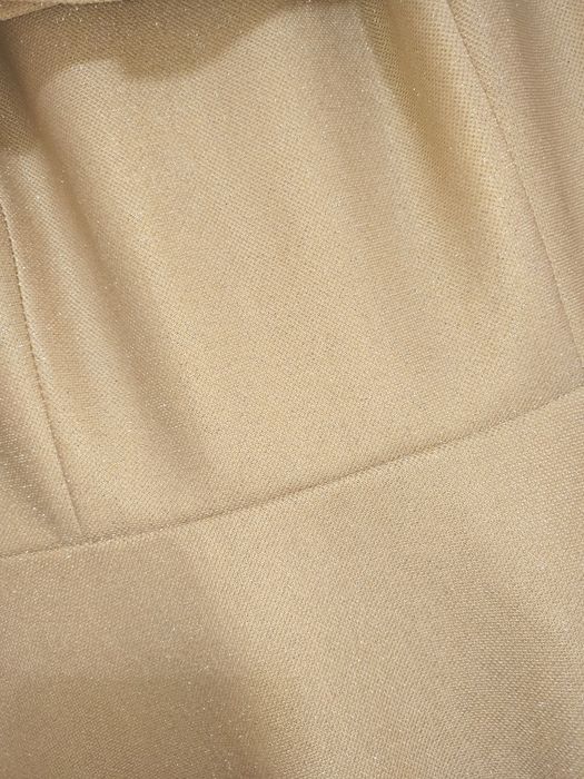 Дълга рокля в бежов цвят