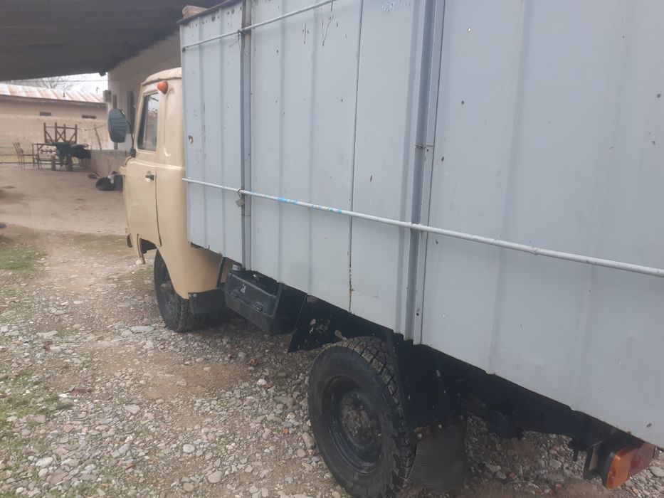 Uvaz moshina sotiladi puliz o‘ziz bilan ketadi xarajati yo‘q tent bor