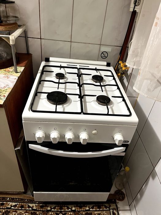 Aragaz alb electric, 4 ochiuri, Zanussi