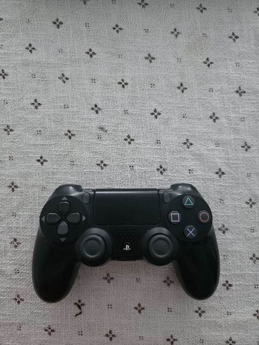 Ps4 slim 960 gb+3 jocuri și controler