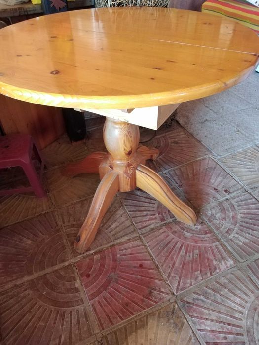 Кръгла растегателна маса, чамова, запазена и столове