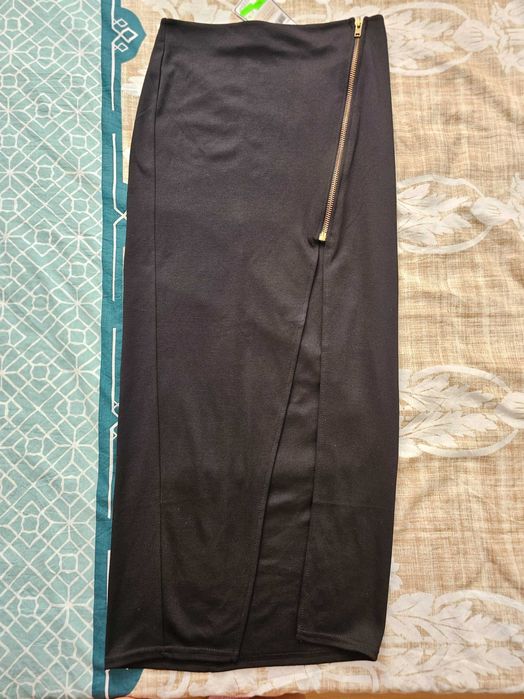 Fusta noua, chic, lunga cu crapatura pe picior 38-40