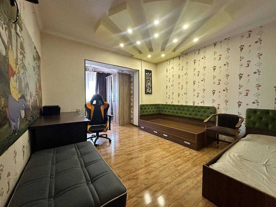 Банковский дом  Госпитальный / Mirabad Avenue