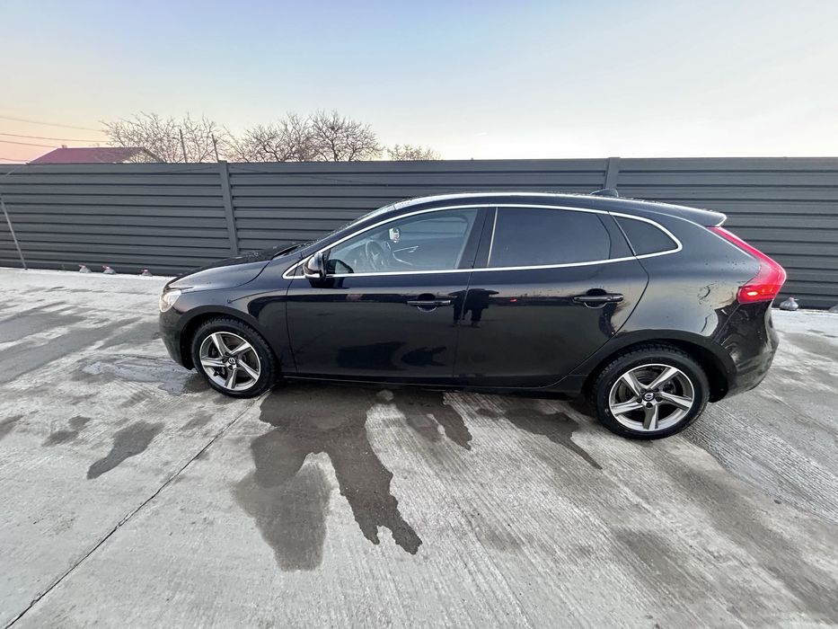 VOLVO V40, motor 2.0, 190cp, an 2015, interior piele, inmatriculata